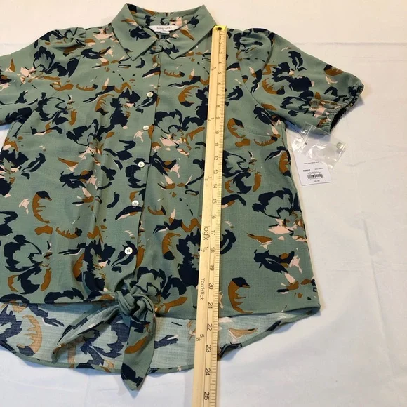 NWT Nine West Women’s Short Sleeve Knot-Hem Button-Down Green Floral Shirt S - Picture 5 of 10